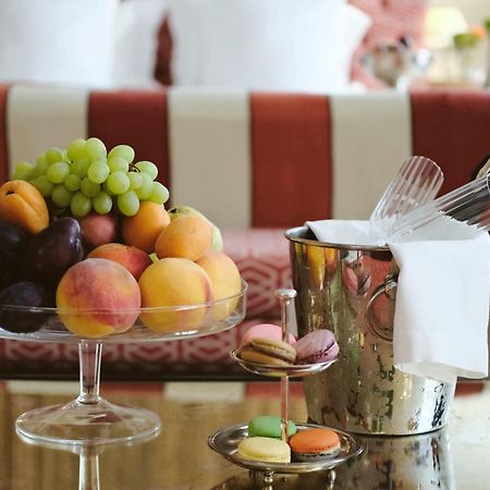 Stikliai Hotel - Relais & Chateaux Vilnius Ngoại thất bức ảnh Fruit and cheese plate