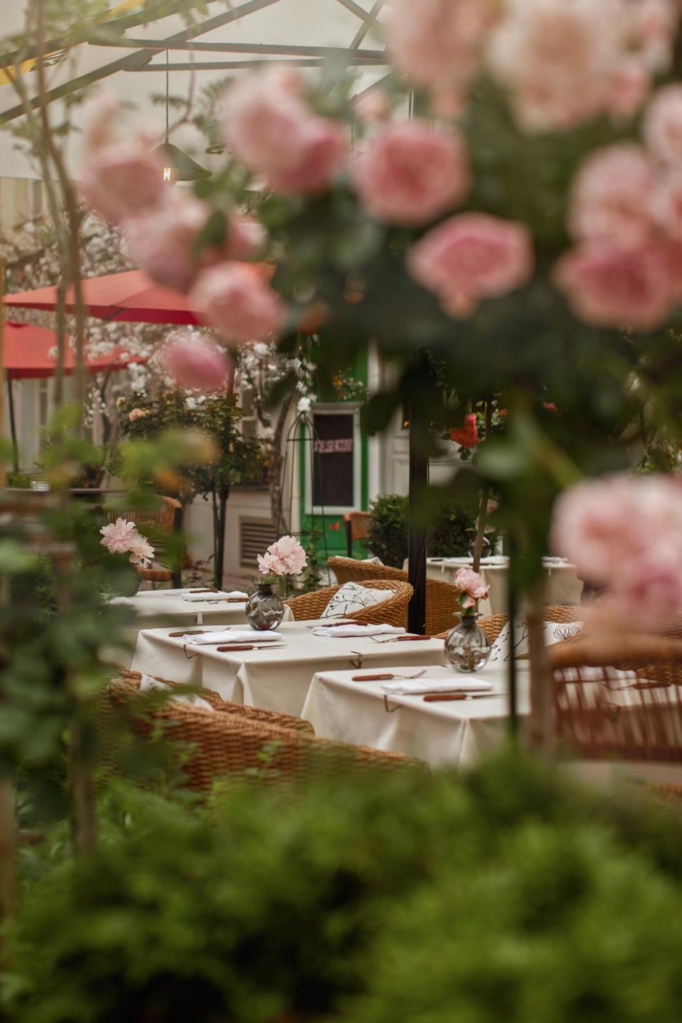 Stikliai Hotel - Relais & Chateaux Vilnius Ngoại thất bức ảnh The restaurant's garden