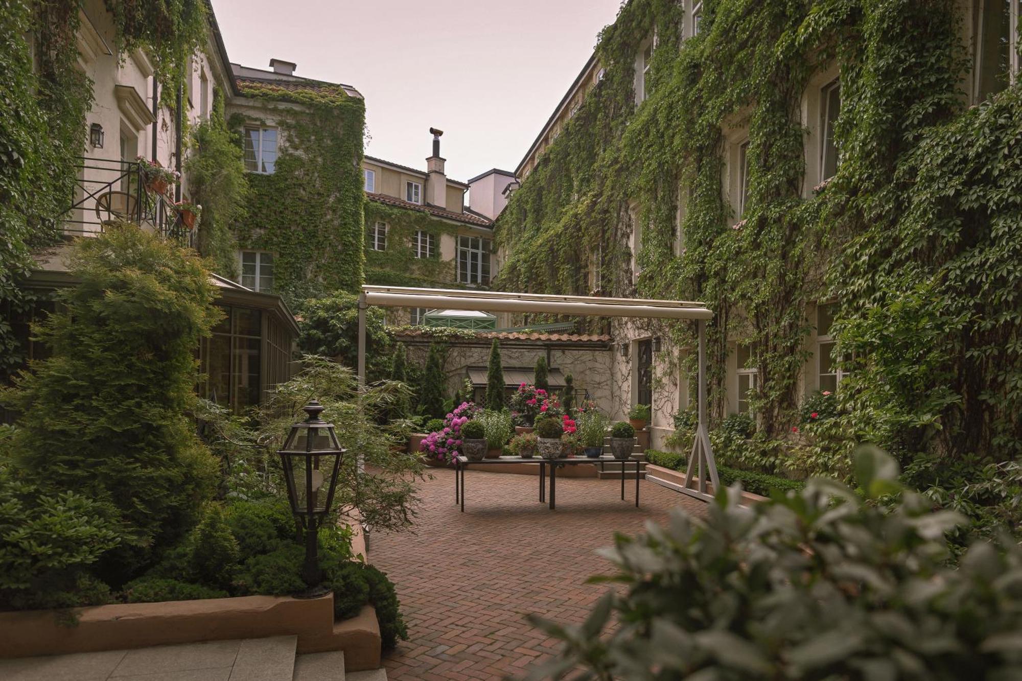 Stikliai Hotel - Relais & Chateaux Vilnius Ngoại thất bức ảnh The courtyard of the Hôtel de Matignon