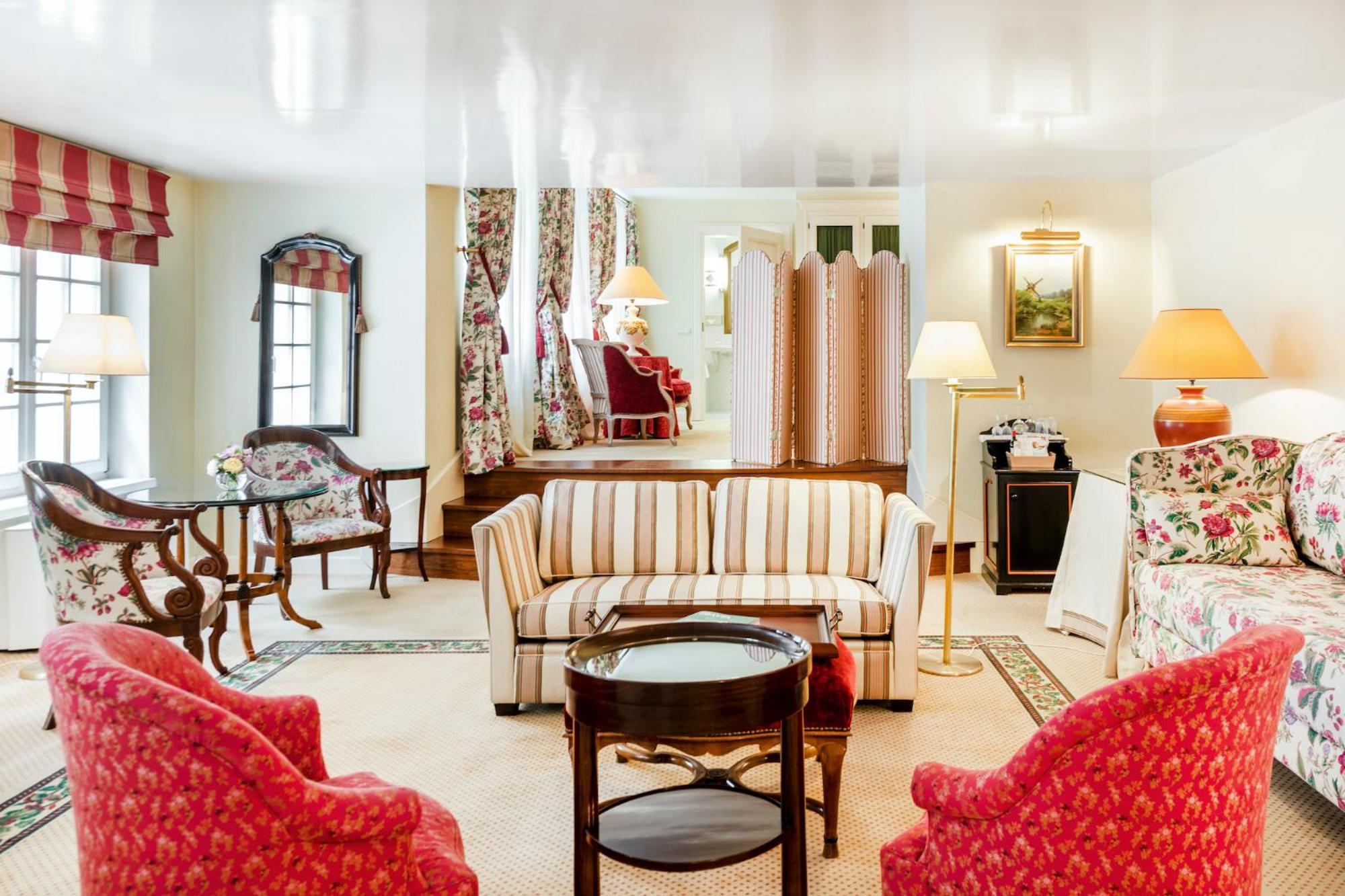 Stikliai Hotel - Relais & Chateaux Vilnius Ngoại thất bức ảnh A suite at the Hotel de Crillon