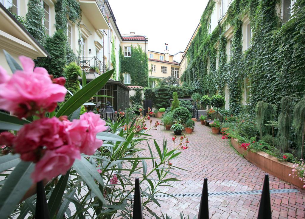 Stikliai Hotel - Relais & Chateaux Vilnius Ngoại thất bức ảnh The courtyard of the hotel