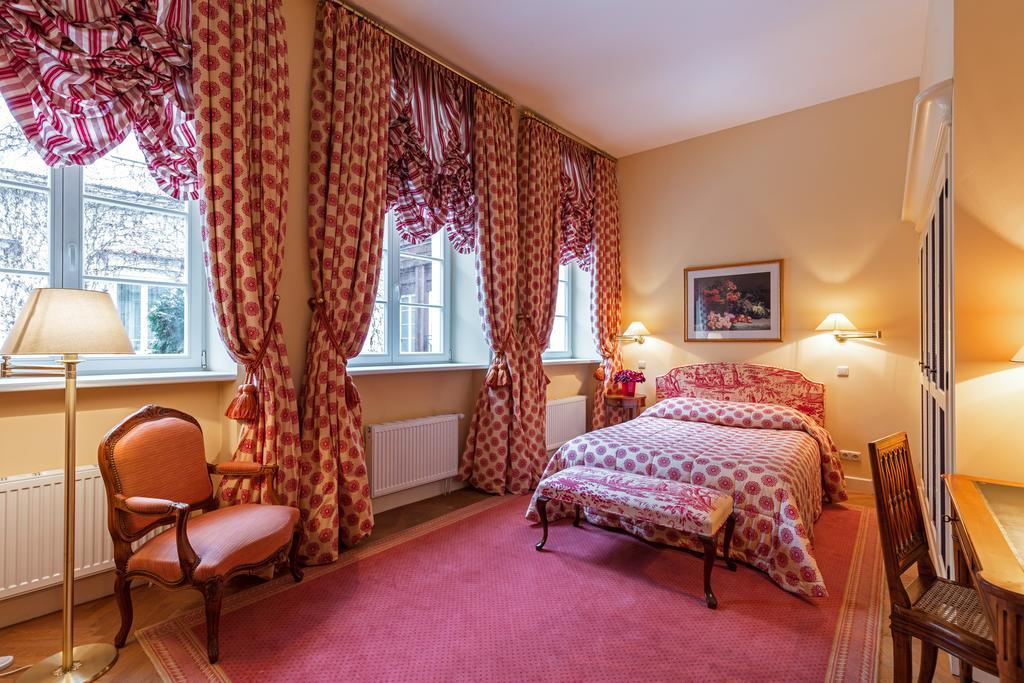 Stikliai Hotel - Relais & Chateaux Vilnius Ngoại thất bức ảnh A bedroom at the hotel