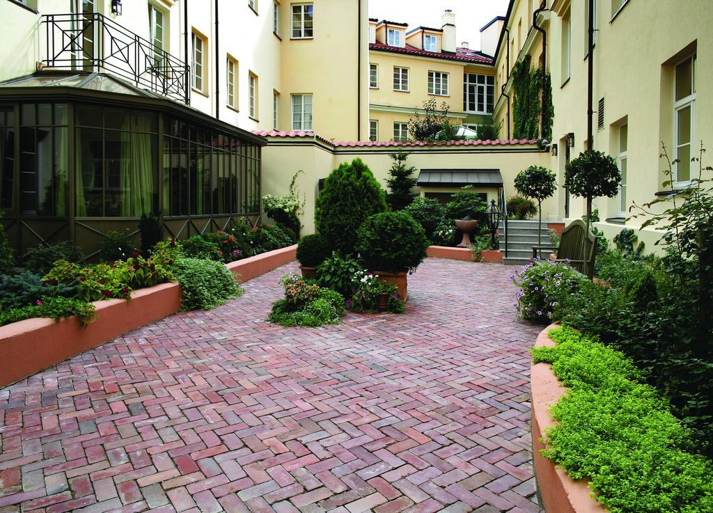 Stikliai Hotel - Relais & Chateaux Vilnius Ngoại thất bức ảnh The courtyard of the hotel